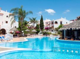 Beautiful 4 bedroom house with phenomenal golf and mountain views, hotel in San Miguel de Abona