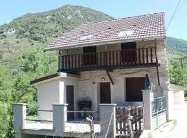Maison de charme calme entourée de montagne