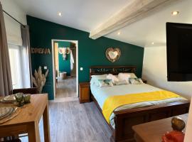 Lécrin chambre d'hôte spa, Hotel in Bellegarde