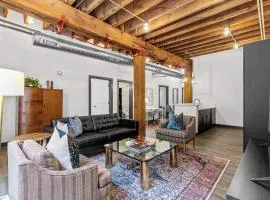 Chic Riverfront Loft - Fitness Center - Walk to Arch, Conventions