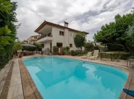 Private Entire Villa in Alimos