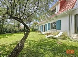 Les Pins : Rez de jardin proche plage
