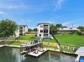 The Escape at 212 with Concierge Services โรงแรมในBurnet