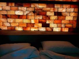 The Eco Hut, &xi;&epsilon;&nu;&omicron;&delta;&omicron;&chi;&epsilon;ί&omicron; &mu;&epsilon; &upsilon;&delta;&rho;&omicron;&mu;&alpha;&sigma;ά&zeta; &sigma;&epsilon; Hoedspruit