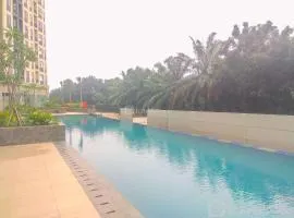 Modern Look and Homey 2BR Transpark Cibubur Apartment near Mall By Travelio