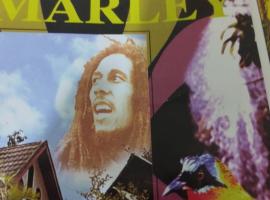 Bob Marley Peace hotel luxor, hotel con estacionamiento en Luxor