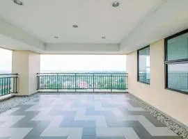 Modern and Comfy Studio at Transpark Cibubur Apartment By Travelio
