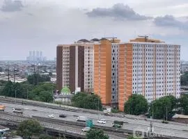 Luxurious 2BR at West Vista Apartment By Travelio