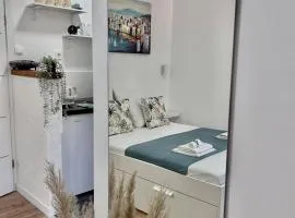 Studio apartments RAFAEL - 4 minutes to the beach