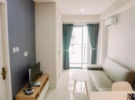Comfort 1BR with Working Room at Daan Mogot City Apartment By Travelio