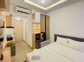 Great Choice and Cozy Studio Tokyo Riverside PIK 2 Apartment By Travelio, hotel em Rawalembang