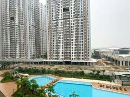 Simply Studio at 18th Floor Tokyo Riverside PIK 2 Apartment By Travelio