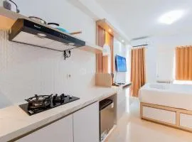Modern Look Studio at Urbantown Serpong Apartment By Travelio