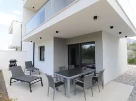 House Andrej, Entire semi-detached house with a terrace, parking, 400 m from beach