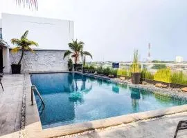 Classic Modern Studio Room Apartment at The Square Surabaya By Travelio