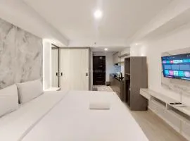 Simply Look Studio Apartment at Mansyur Residence By Travelio