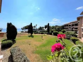 Les pieds dans l'eau