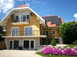 Napsugár Vendégház, מלון בבלטונפורד