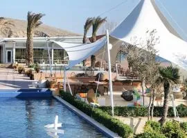 ザ クレセント ビーチ ホテル