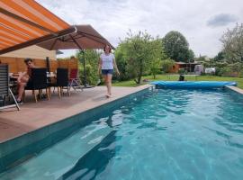 Villa avec piscine By Platinum Homes- capacité 10 personnes - Heillecourt，位于赫里科特的酒店