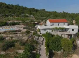 B&B On The Rocks