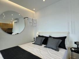 BlueMotion - CruiseNest PortView, hotel in Piraeus
