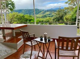 Lucky Luquillo Solar El Yunque & Beach Retreat - 360 Ocean & Rainforest Views, hotel v destinaci Fortuna