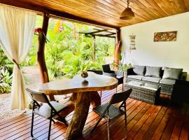 Lovely rental unit in Nosara- steps from the beach: Nosara şehrinde bir otel