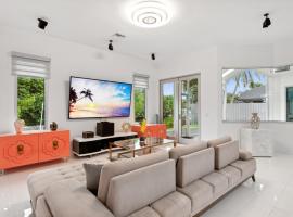 Luxury Modern Waterfront House in BEST Location! King Bed Suite & Close to Beach, hotel v destinaci West Palm Beach