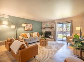 Cozy Sedona Retreat - Pool, Spa, Pickleball, hotel v destinaci Sedona
