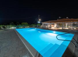 Spedion Villa - Near to sea villas with heated swimming pool, hotel v destinaci Gythio