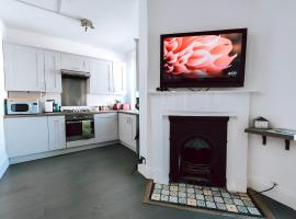 The Twickenham Apartment Near Strawberry Hill, hotel in Twickenham