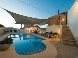 VILLA CASA JOLI in Oliva with private pool and stunning views, хотел в Олива