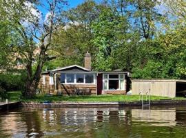 Stunning Stacaravan In Reeuwijk, κάμπινγκ σε Reeuwijk