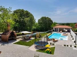 2 Bedroom Amazing Apartment In Galovac
