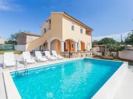 Awesome Home In Segotici