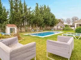 Stunning Home In Chiclana De La Fronter