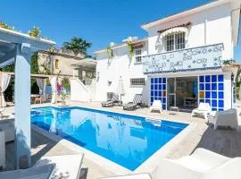 4 Bedroom Amazing Home In Laura