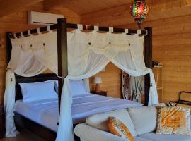 Healing Garden Bed & Breakfast - California King Bed - Uluwatu, guest house in Gold Coast