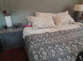 Muy Linda casa a 1 cuadra de terminal de Omnibus: Montevideo'da bir kul&uuml;be