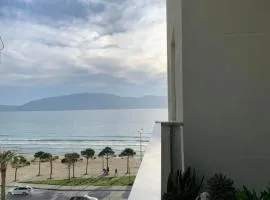 Modern Spacious 1 Bedroom Flat Next to the Beach
