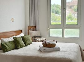 La Escotilla - 30017, hotel din Somo