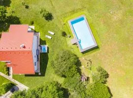 Holiday house Mirna with swimming pool and jacuzzi