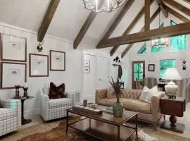 Luxury cabin w chef kitchen & 2 living rooms