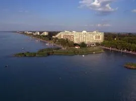 Club218 Vízparti Wellness Apartman