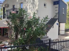 Apartments Glibić, готель у місті Зострог