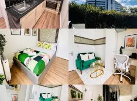 R1 - Stylish Private Room opposite Queen Elizabeth Hospital - Harborne Birmingham