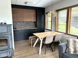 Ruka Center Chalet 3B1 - Ski-In Ski-Out - All services nearby - Fireplace - Wifi - Own parking place, acomoda&ccedil;&atilde;o em Ruka