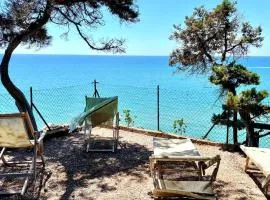 Il Poggetto piano terra, 4 camere, vista mozzafiato, a soli 200 m dal mare! by Alfareal