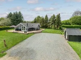 Three-Bedroom Holiday Home In Sydals